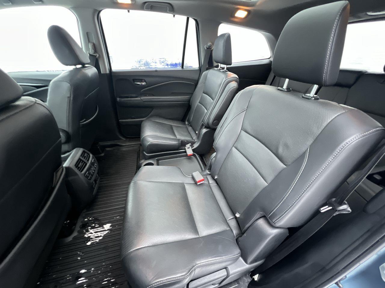 2021 Honda Pilot Touring 7P AWD, DVD PLAYER, 6 PASSENGER, MOONROOF, HEATED LEATHER SEATS, NAV, BACK UP CAM!! Photo