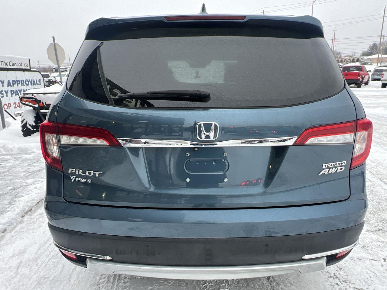 2021 Honda Pilot Touring 7P AWD, DVD PLAYER, 6 PASSENGER, MOONROOF, HEATED LEATHER SEATS, NAV, BACK UP CAM!! Photo