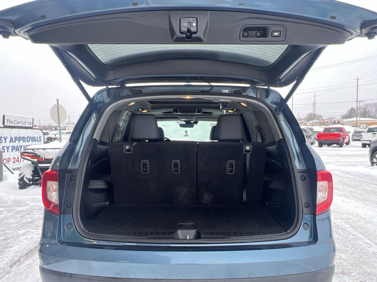 2021 Honda Pilot Touring 7P AWD, DVD PLAYER, 6 PASSENGER, MOONROOF, HEATED LEATHER SEATS, NAV, BACK UP CAM!! Photo