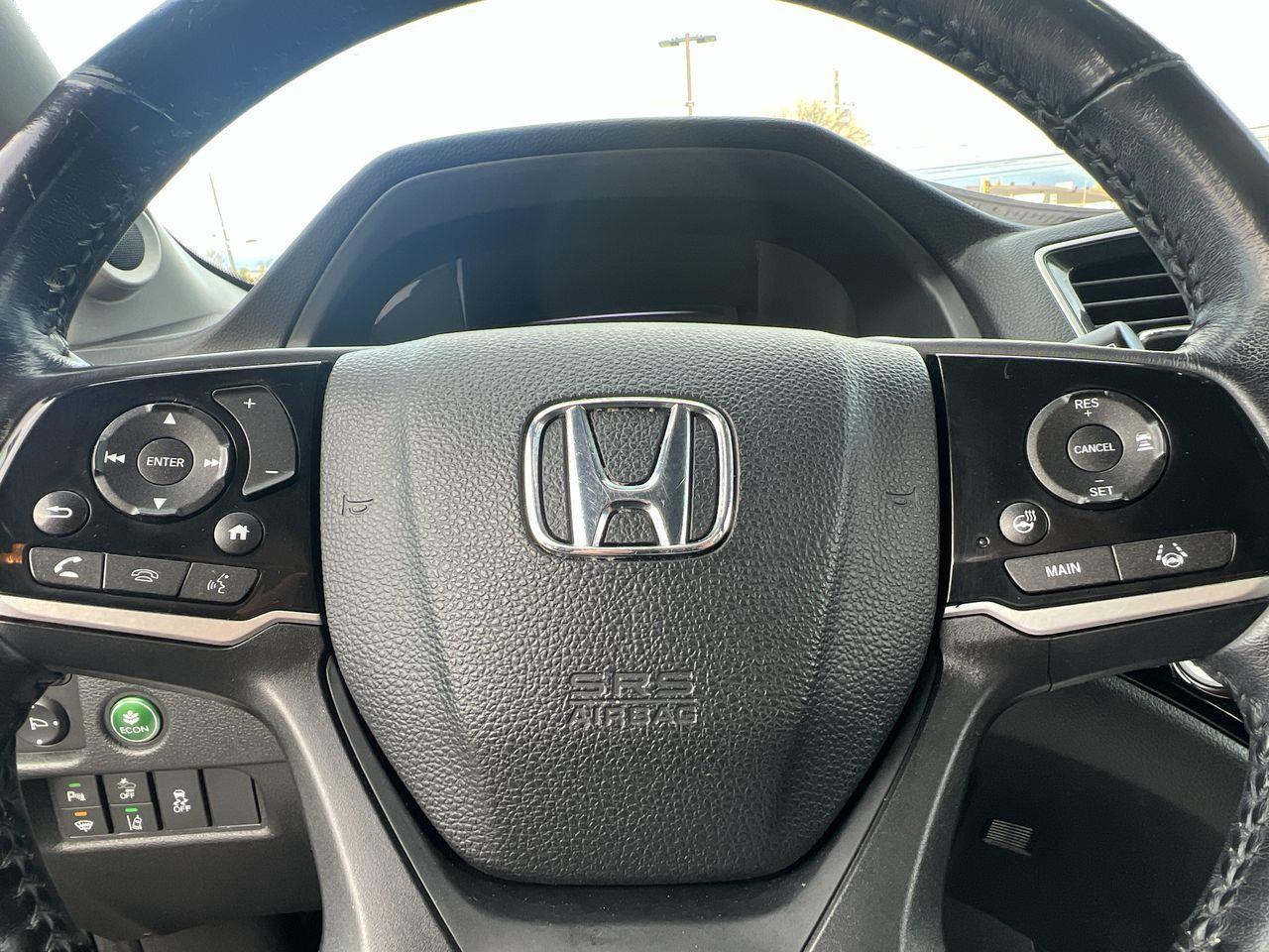 2021 Honda Pilot Touring 7P AWD, DVD PLAYER, 6 PASSENGER, MOONROOF, HEATED LEATHER SEATS, NAV, BACK UP CAM!! Photo