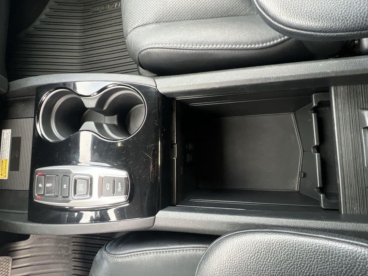 2021 Honda Pilot Touring 7P AWD, DVD PLAYER, 6 PASSENGER, MOONROOF, HEATED LEATHER SEATS, NAV, BACK UP CAM!! Photo