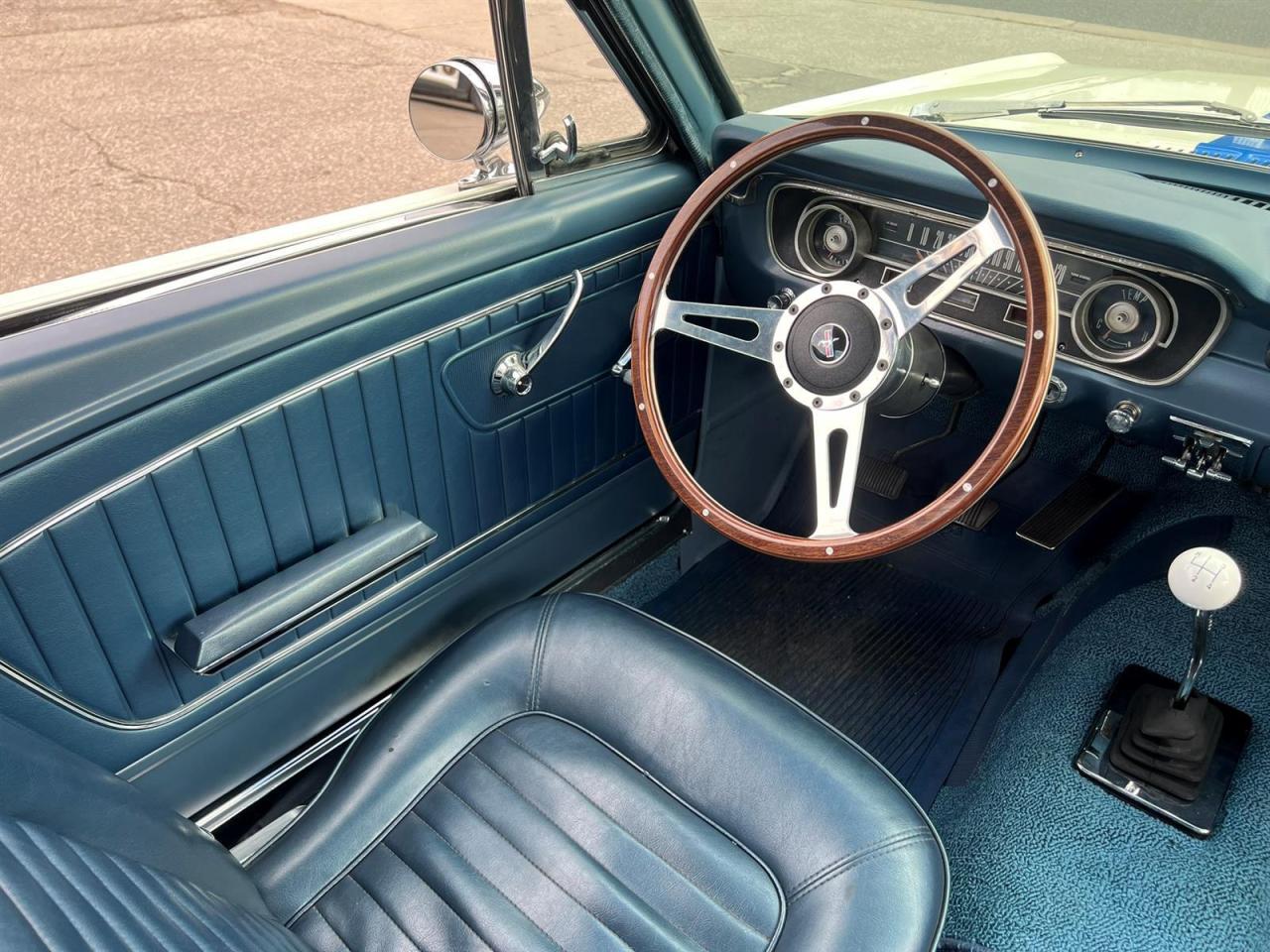 1965 Ford Mustang FASTBACK Photo