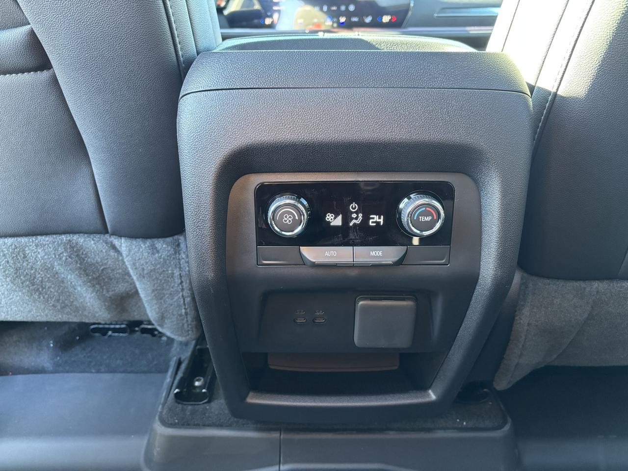 2026 Chevrolet Traverse 2026 Chevrolet Traverse Z71 AWD Photo