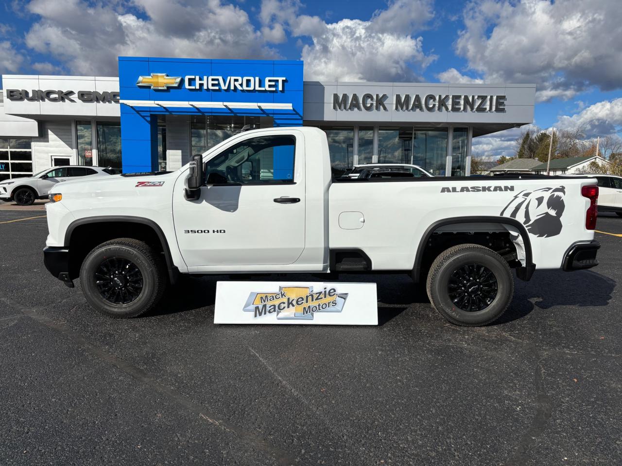 2026 Chevrolet Silverado 3500HD Work Truck 2026 Chevrolet Silverado 3500 WT 4WD Photo3