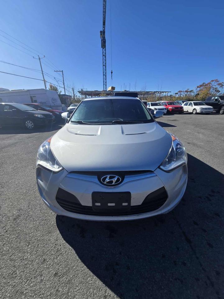 2014 Hyundai Veloster w/Tech - Photo #2