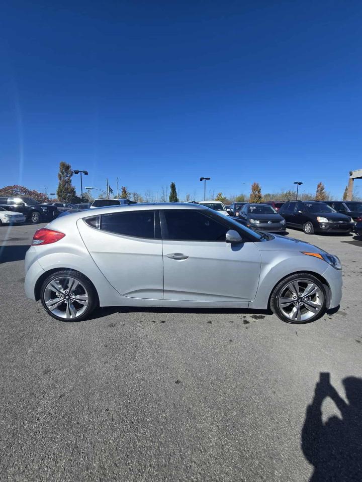 2014 Hyundai Veloster w/Tech - Photo #3