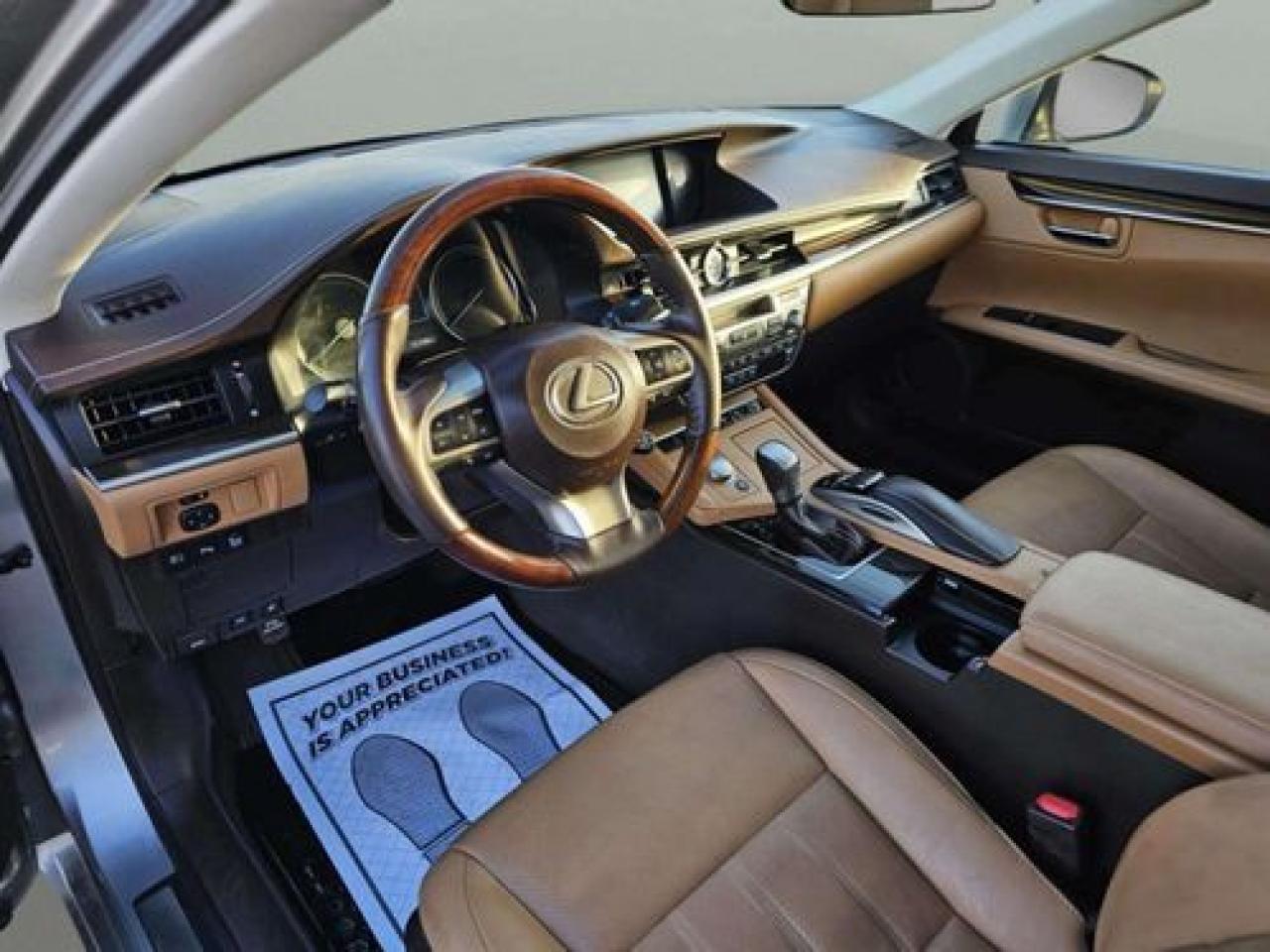 2017 Lexus ES 350 - Photo #12