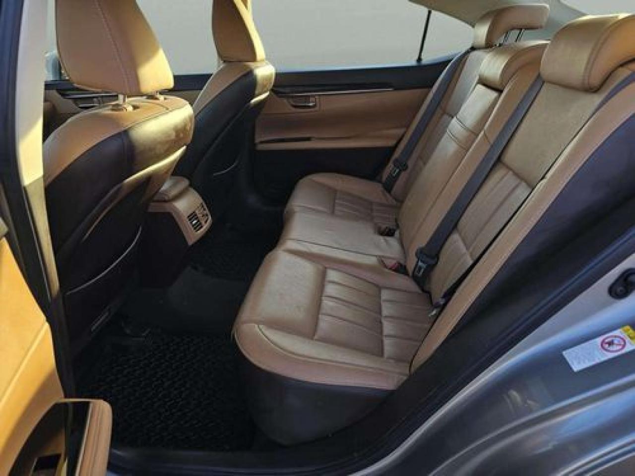 2017 Lexus ES 350 - Photo #20