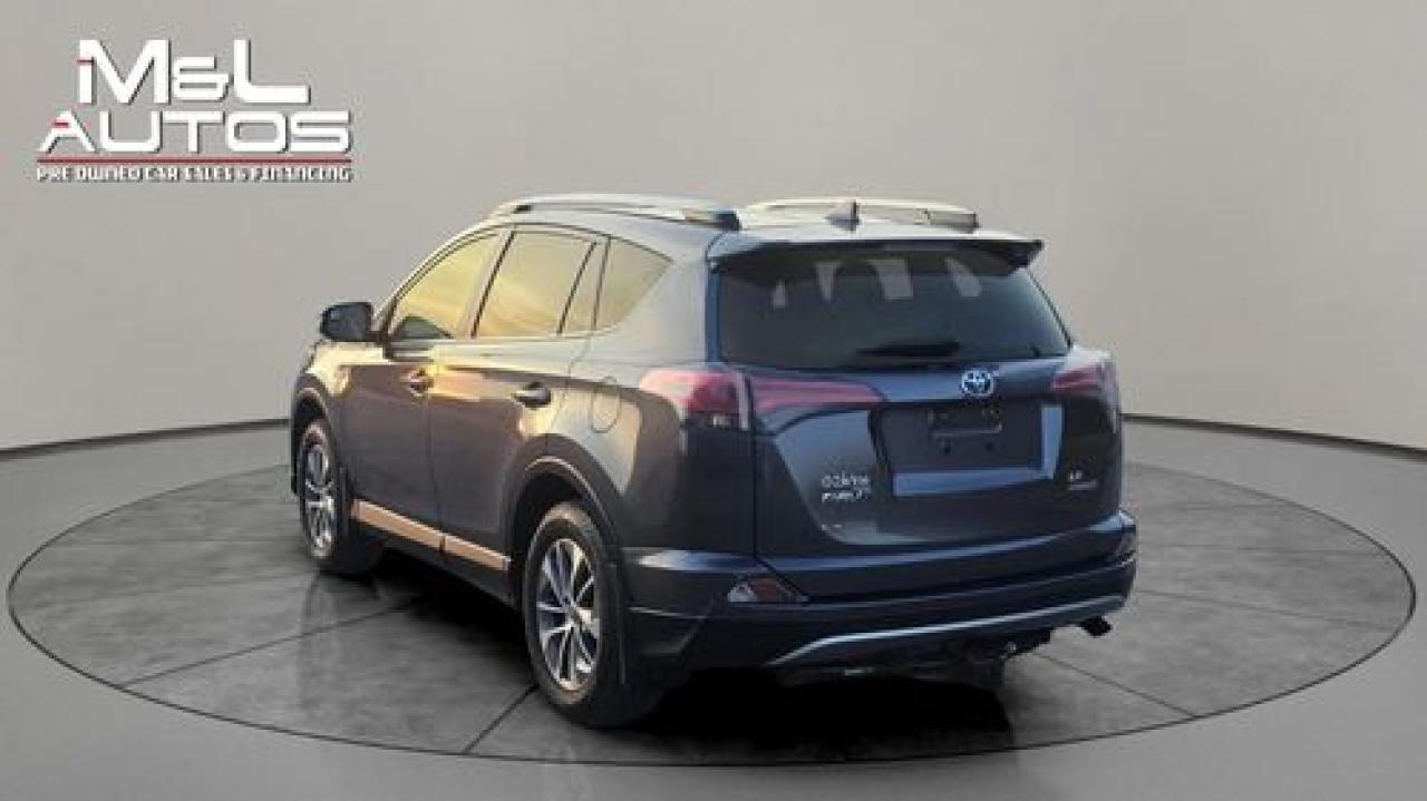 2017 Toyota RAV4 XLE - Photo #9