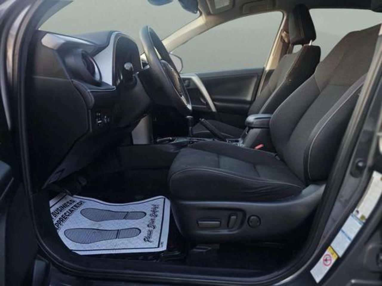 2017 Toyota RAV4 XLE - Photo #11