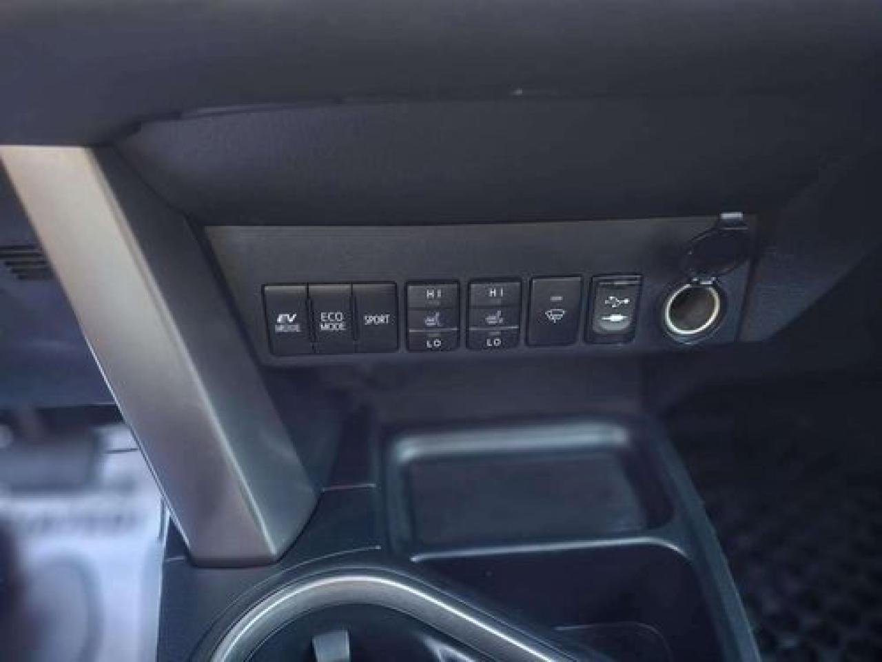 2017 Toyota RAV4 XLE - Photo #17