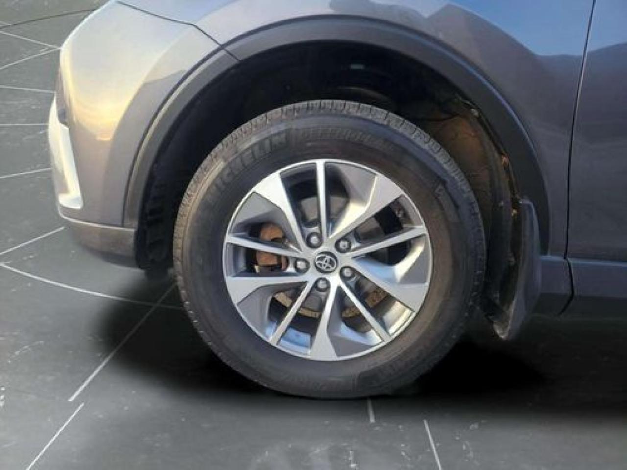 2017 Toyota RAV4 XLE - Photo #21