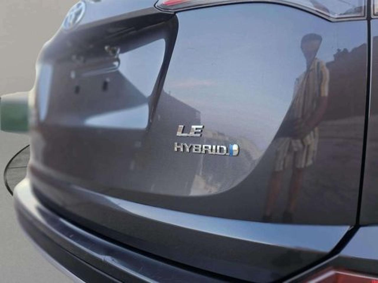 2017 Toyota RAV4 XLE - Photo #22