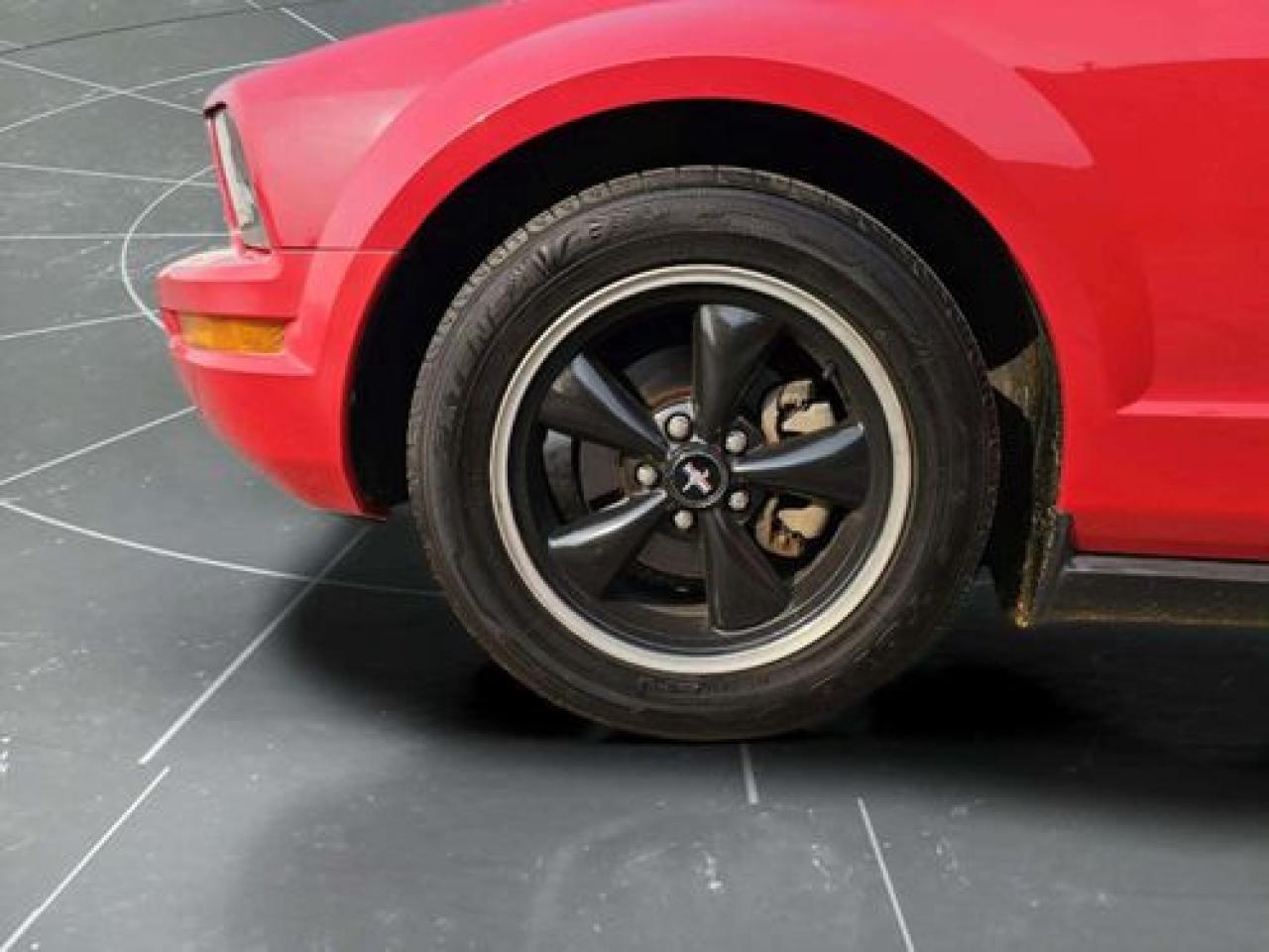 2007 Ford Mustang Deluxe - Photo #3