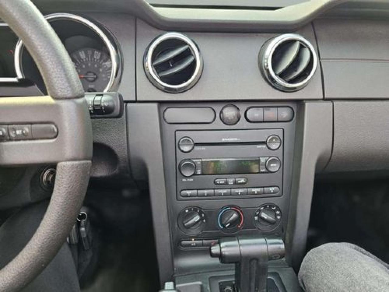 2007 Ford Mustang Deluxe - Photo #15