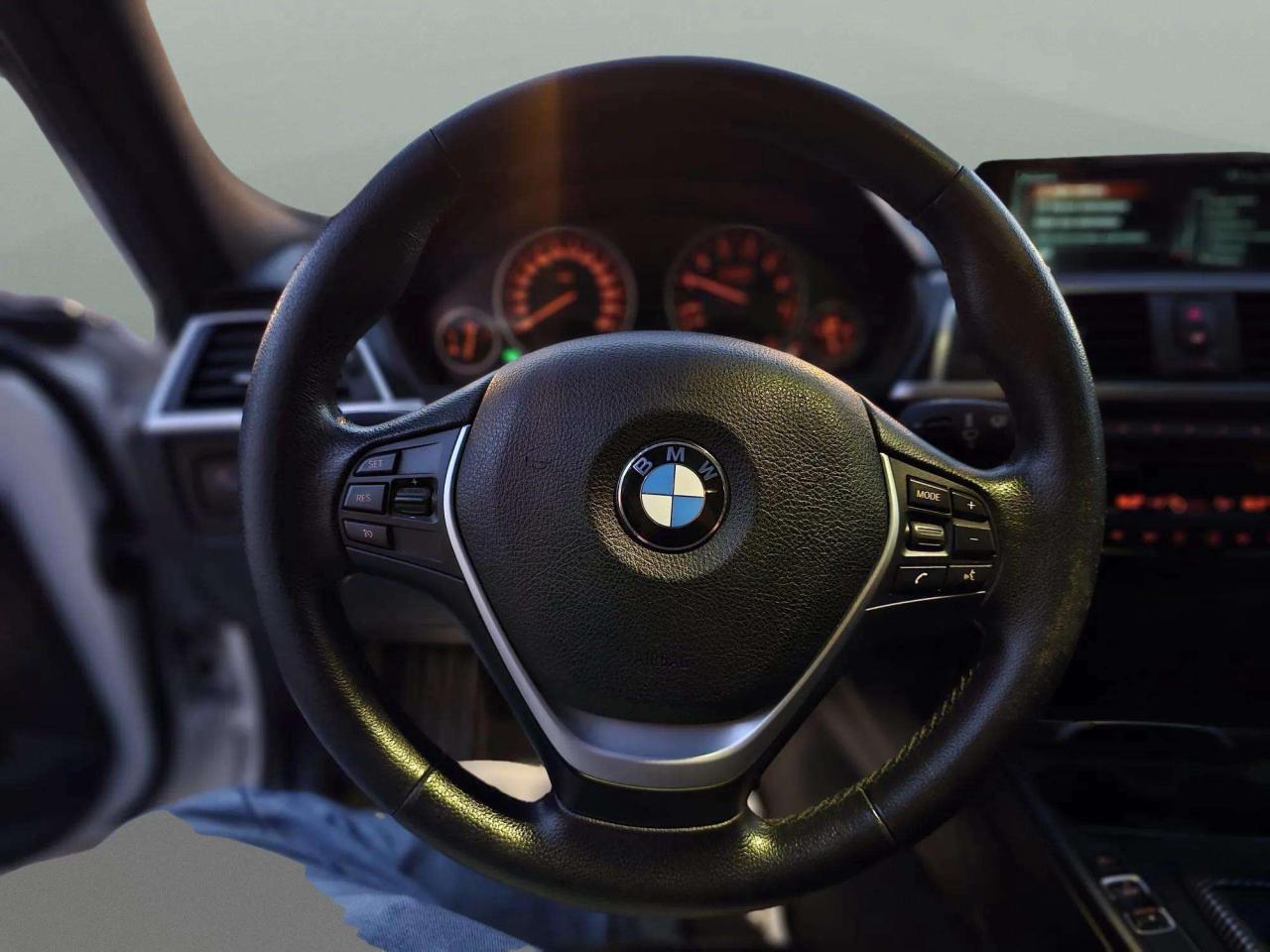 2017 BMW 3 Series 330i xDrive - Photo #11