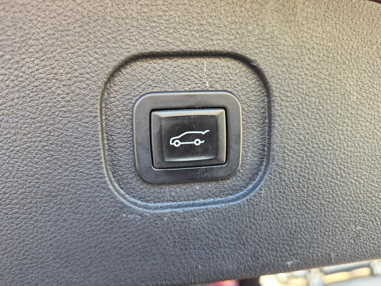 2016 Chevrolet Equinox LTZ AWD, Leather, Nav, Sunroof, Remote, BU Cam - Photo #8