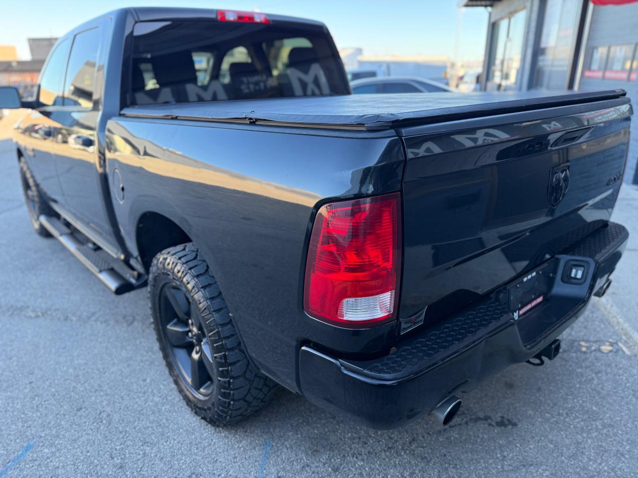 2017 RAM 1500 4WD Crew Cab 140.5" Express *Ltd Avail* - Photo #9