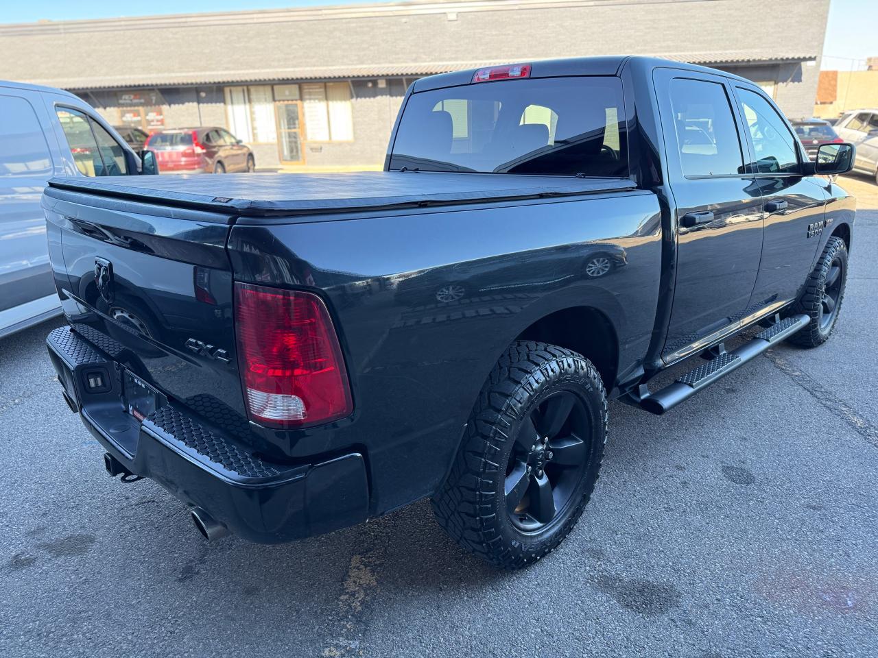 2017 RAM 1500 4WD Crew Cab 140.5" Express *Ltd Avail* - Photo #5