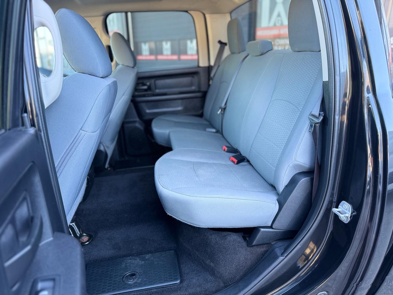 2017 RAM 1500 4WD Crew Cab 140.5" Express *Ltd Avail* - Photo #12