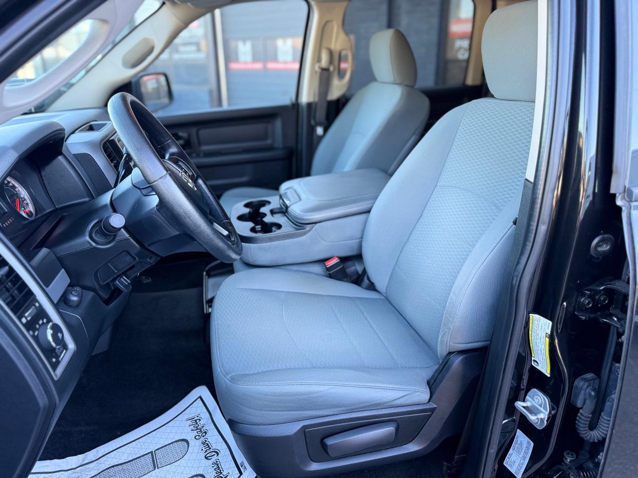 2017 RAM 1500 4WD Crew Cab 140.5" Express *Ltd Avail* - Photo #11