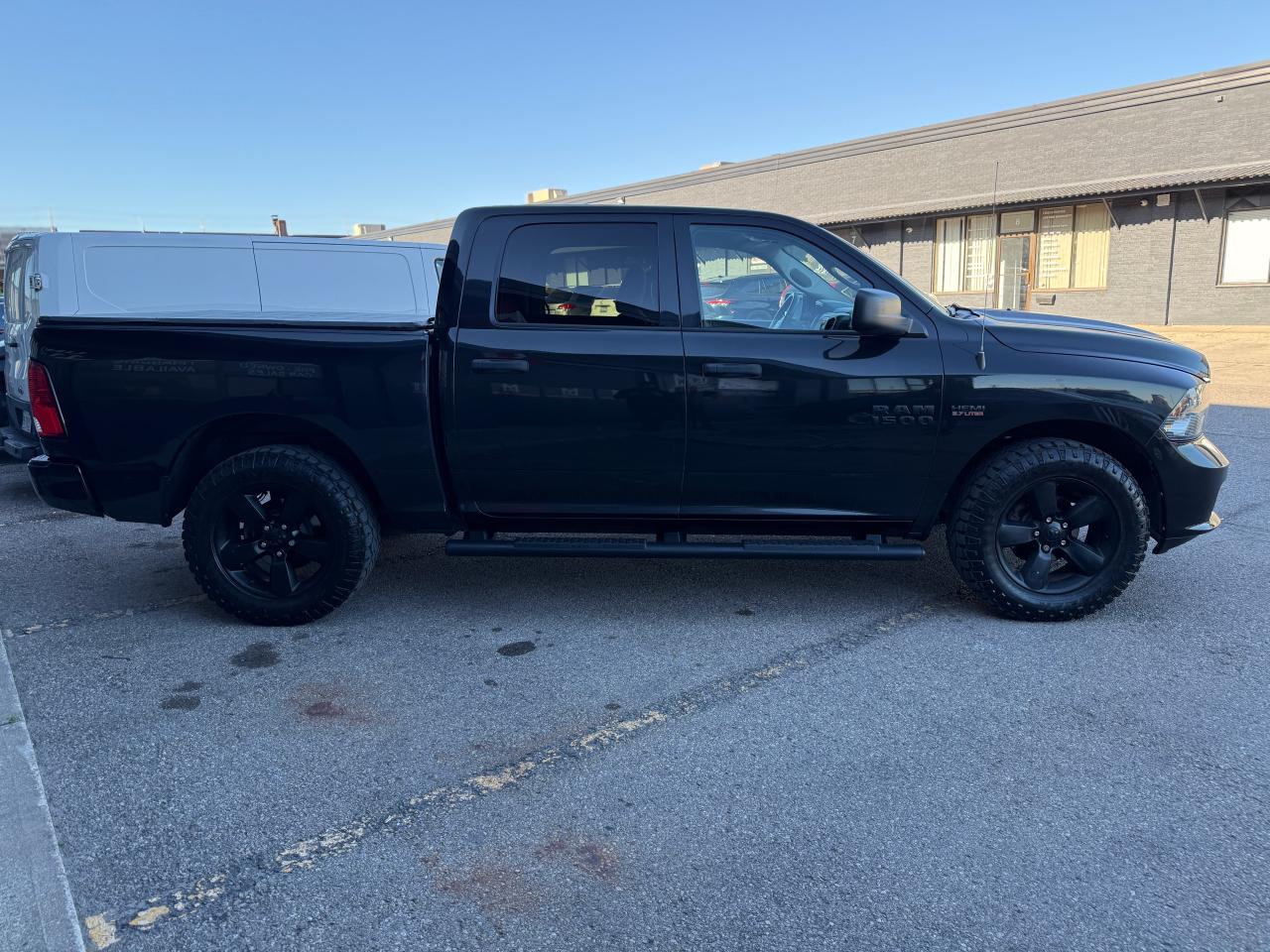 2017 RAM 1500 4WD Crew Cab 140.5" Express *Ltd Avail* - Photo #4