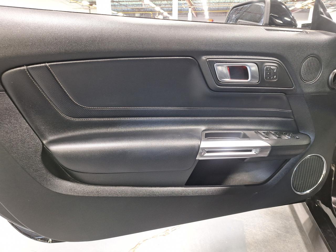 2019 Ford Mustang Convertible - Photo #11