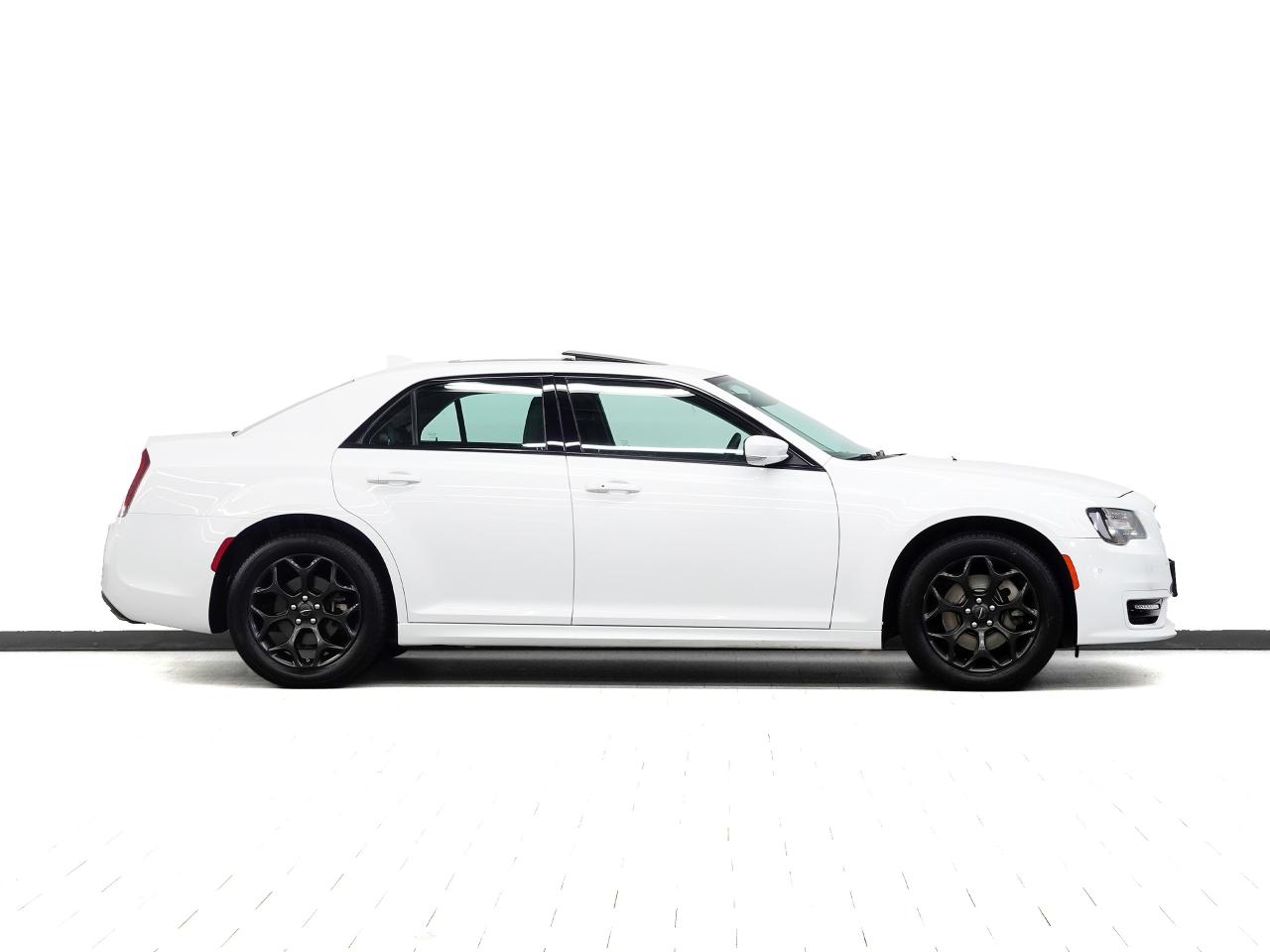 2023 Chrysler 300 TOURING L | AWD | Nav | Leather | Pano roof | BSM