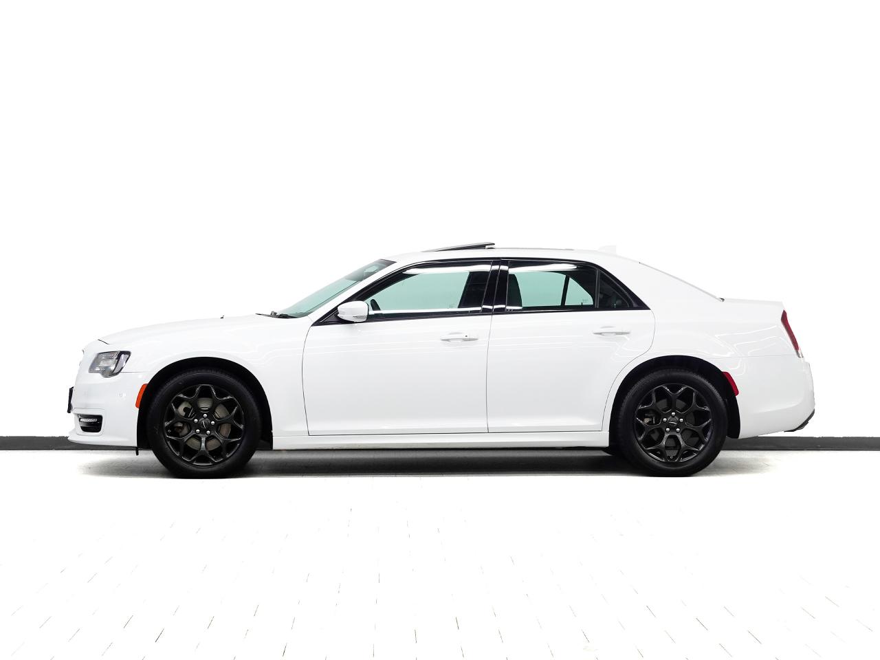 2023 Chrysler 300 TOURING L | AWD | Nav | Leather | Pano roof | BSM