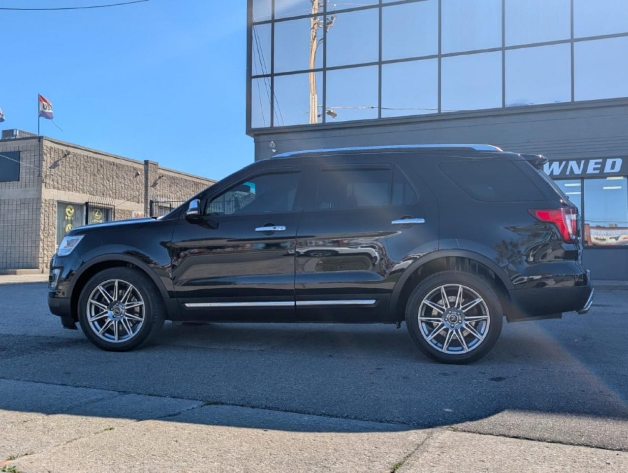 2017 Ford Explorer PLATINUM * NAVI * PANO ROOF * LANE DEPARTURE * BLI - Photo #3