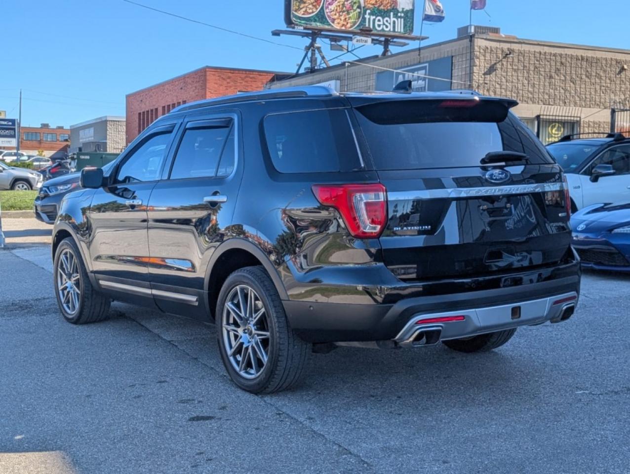 2017 Ford Explorer PLATINUM * NAVI * PANO ROOF * LANE DEPARTURE * BLI - Photo #4