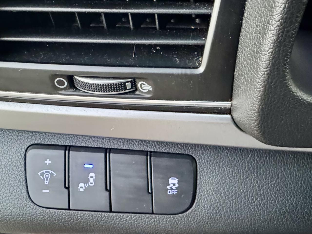 2018 Hyundai Elantra SE / No Accidents / Certified - Photo #14