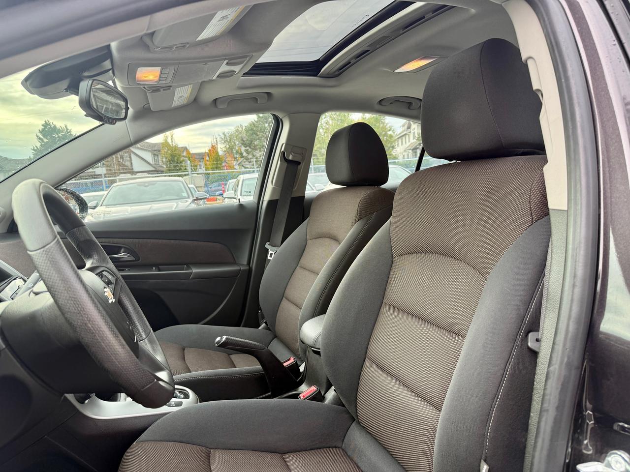 2016 Chevrolet Cruze LT FINANCING AVAILABLE Photo9