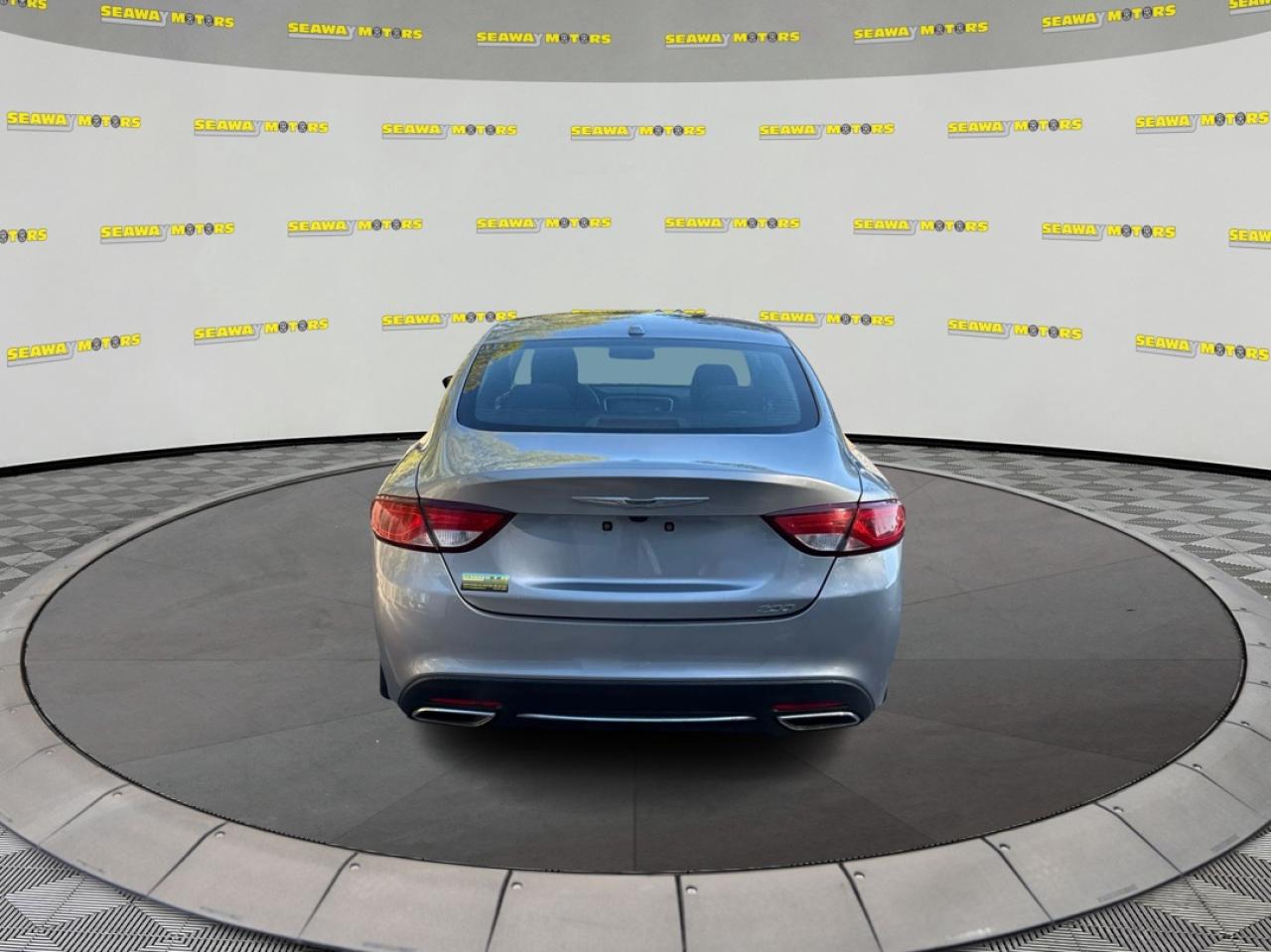 2015 Chrysler 200 Limited - Photo #4
