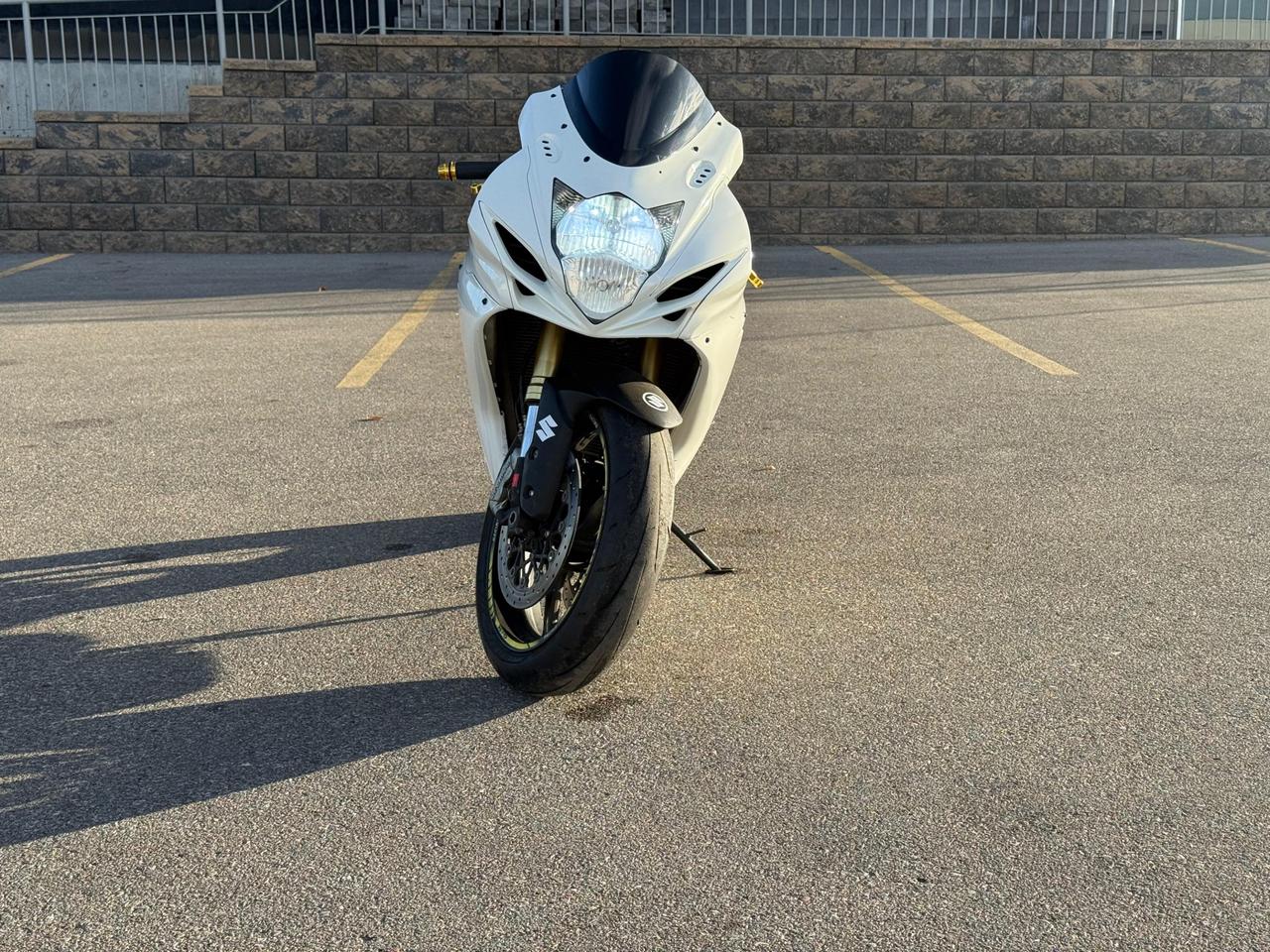 This 2012 Suzuki GSX750 delivers a perfect balance of power, agility, and reliability  built for riders who crave both performance and control. With its sporty design and responsive handling, this bike offers an exhilarating ride for every adventure.<div></div><div></div><div></div><div><br></div><div><ul><li>All credit accepted: good, bad, new to Canada, bankruptcy, collections, repossessions, student/work visas</li><li>In-house financing available (O.A.C.)</li><li>Low bi-weekly payments & instant approvals</li><li>Up to 6 months no payments (interest accrues)</li><li>Credit consolidation, unemployment insurance, negative equity coverage</li><li>Financing, APR & payments vary by personal credit (O.A.C.)</li></ul></div><div><br></div><div><b>Open 7 days:</b> MonThu 107, FriSat 106, Sun 103</div><div><b>Location: </b>10-40 Hopewell Way NE, Calgary (behind Enterprise Car Rental)</div><div><b>Contact:</b> 403-402-2015 or www.gtmotorsports.ca </div><div>Full mechanical fitness assessment, Carfax & warranty included</div><div>AMVIC licensed dealer</div><div>Price based on vehicle only (aftermarket, fees & GST extra)</div><div><br></div><div></div><div></div>