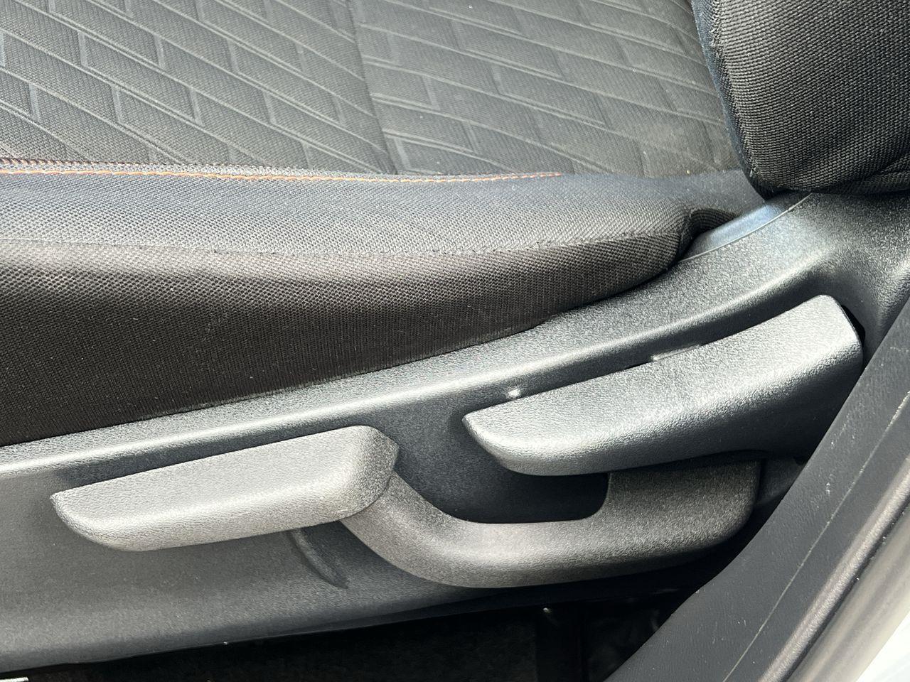 2021 Nissan Kicks SR HEATED FRONT SEATS, SIRIUS XM, CRUISE CONTROL, BACK UP CAM!! Photo