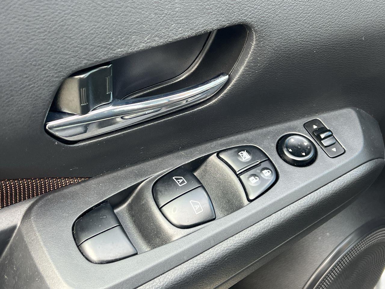 2021 Nissan Kicks SR HEATED FRONT SEATS, SIRIUS XM, CRUISE CONTROL, BACK UP CAM!! Photo