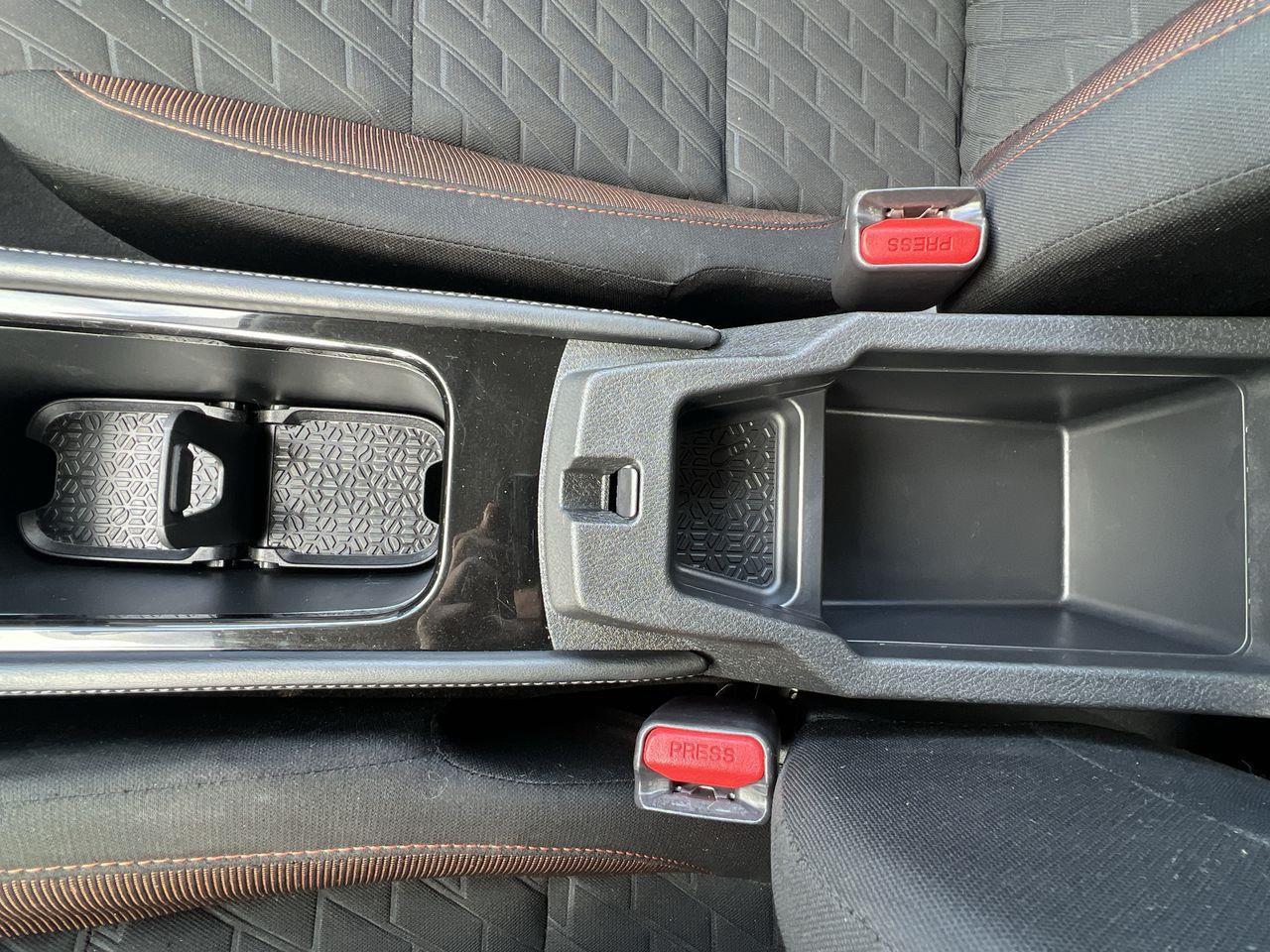 2021 Nissan Kicks SR HEATED FRONT SEATS, SIRIUS XM, CRUISE CONTROL, BACK UP CAM!! Photo