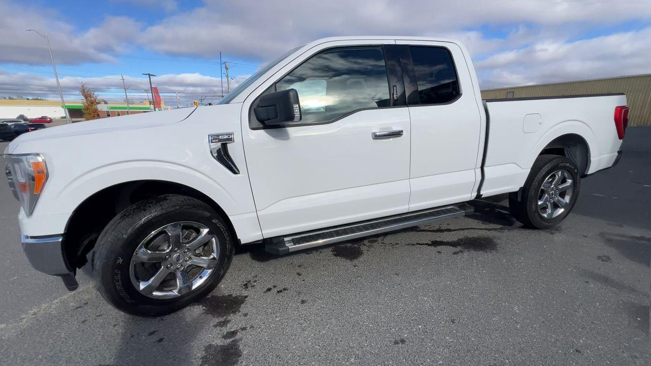 2021 Ford F-150 XLT 4X4, 6 PASSENGER, SIRIUS XM, BACK UP CAM, CRUISE CONTROL, NAVIGATION!! Photo