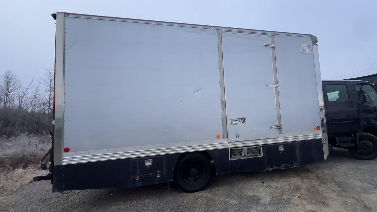 2016 Hino 195 DIESEL-Dually Dual Rear Wheels, POWER RAMP GATE!! Photo3