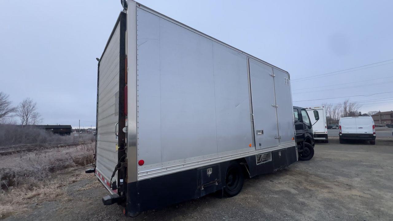 2016 Hino 195 DIESEL-Dually Dual Rear Wheels, POWER RAMP GATE!! Photo2