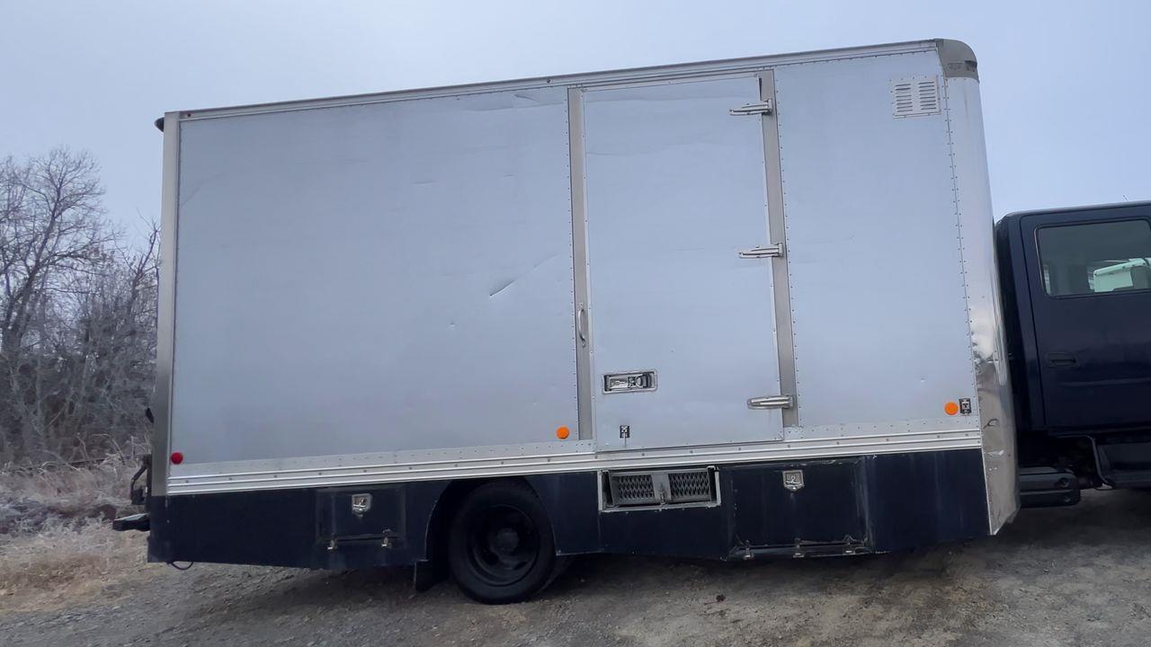 2016 Hino 195 DIESEL-Dually Dual Rear Wheels, POWER RAMP GATE!! Photo4