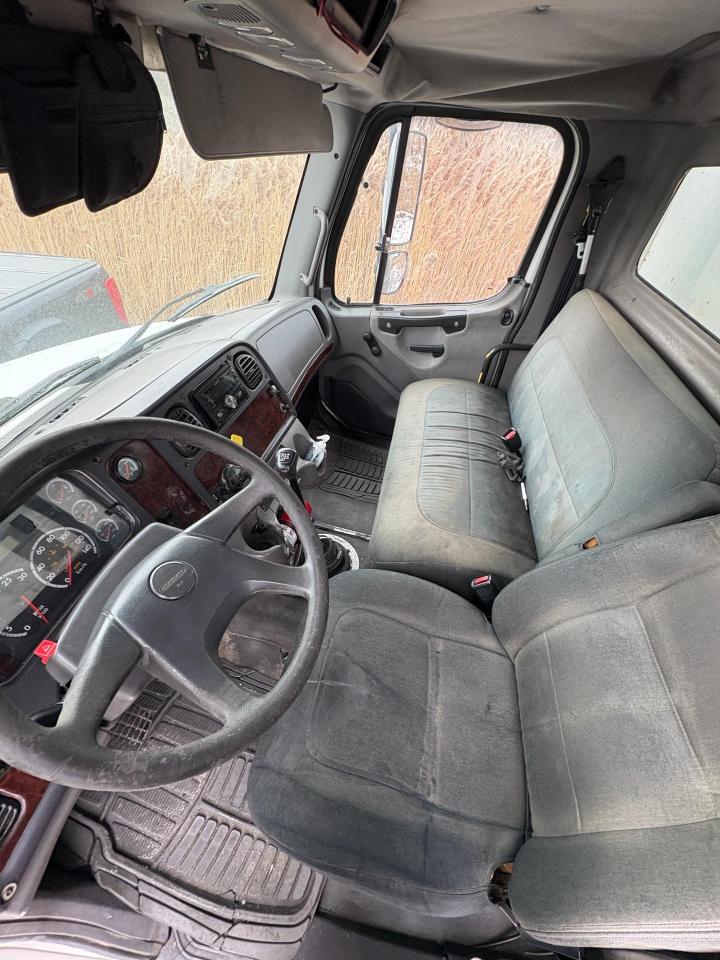 2004 Ford FREIGHTLINER 7.2 CAT ENGINE| VALID SAFETY| 26' BOX Photo