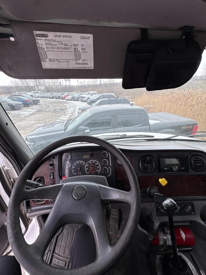 2004 Ford FREIGHTLINER 7.2 CAT ENGINE| VALID SAFETY| 26' BOX Photo