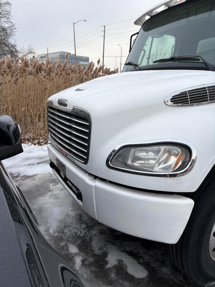 2004 Ford FREIGHTLINER 7.2 CAT ENGINE| VALID SAFETY| 26' BOX Photo