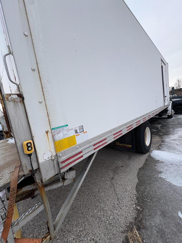 2004 Ford FREIGHTLINER 7.2 CAT ENGINE| VALID SAFETY| 26' BOX Photo