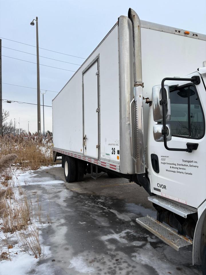 2004 Ford FREIGHTLINER 7.2 CAT ENGINE| VALID SAFETY| 26' BOX Photo