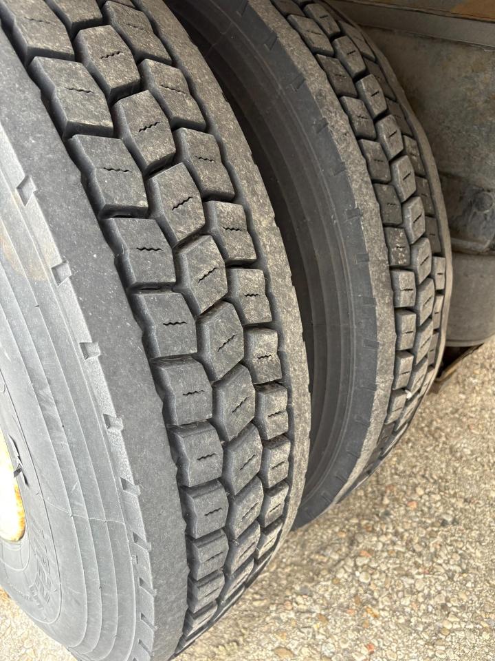 2004 Ford FREIGHTLINER 7.2 CAT ENGINE| VALID SAFETY| 26' BOX Photo