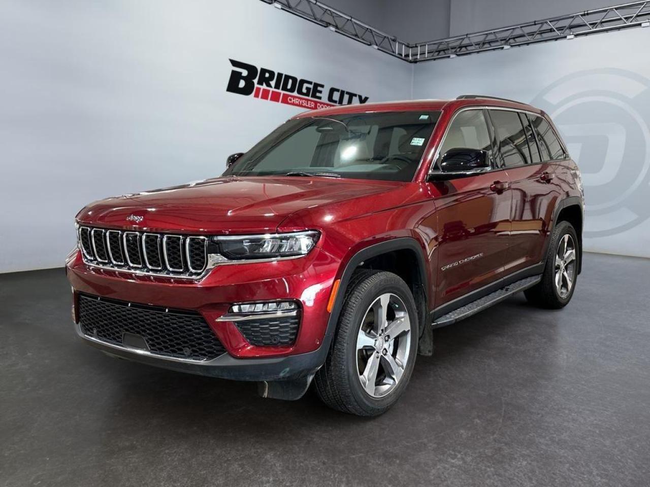 Used 2023 Jeep Grand Cherokee Limited 3.6L V6 - Wicker Beige Interior Pkg - 360 Camera - Side Steps - 20 Wheels - Remote Start - 4X4 for sale in Lethbridge, AB