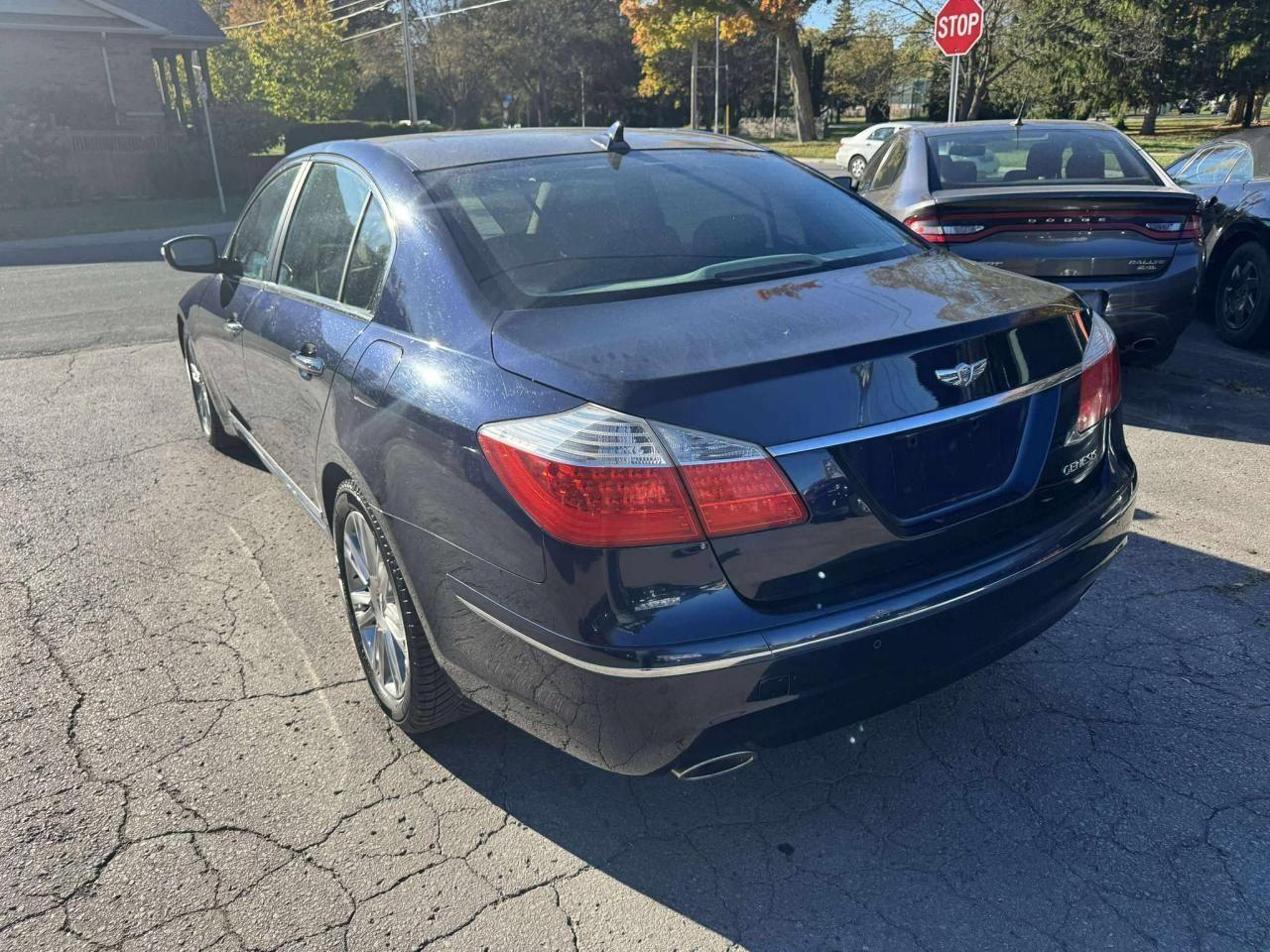 2011 Hyundai Genesis 4dr Sdn V8 Photo